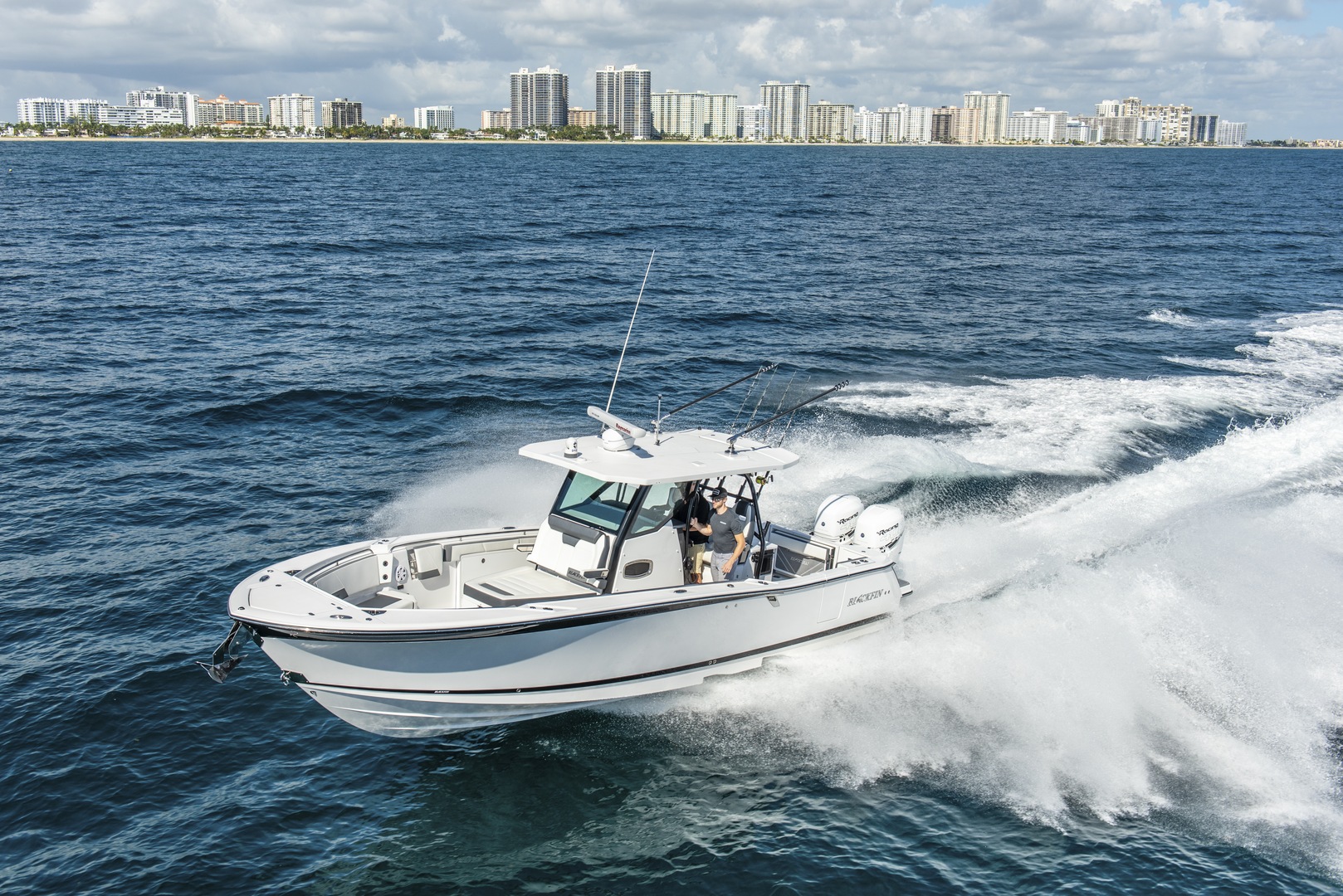 332CC 2023 | Blackfin Boats
